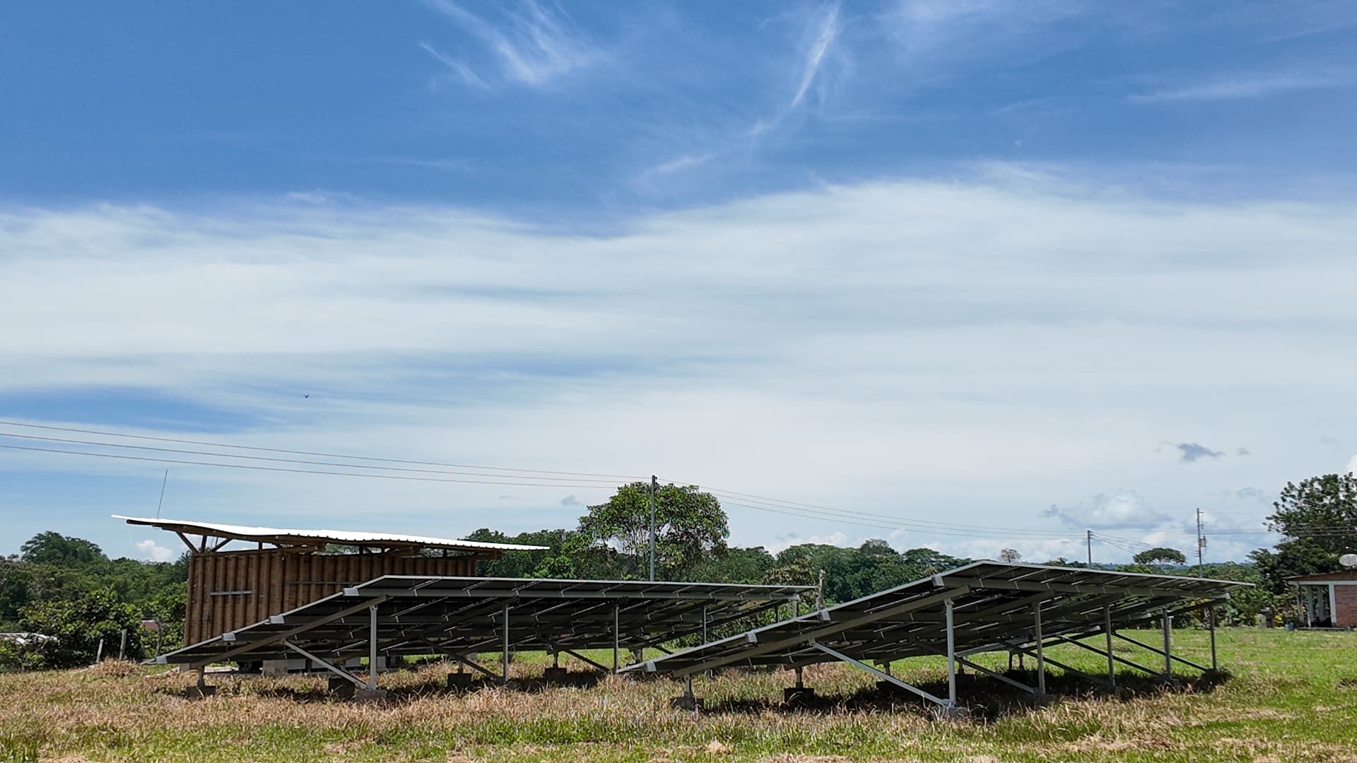 The solar array at El Diviso with the plant room behind